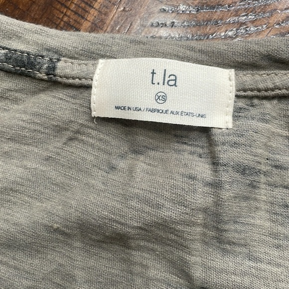 T.la by ANTHROPOLOGIE The Lars Classic Tee - Picture 8 of 8